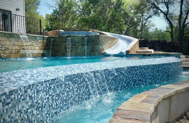 Heart of Spicewood Pool Hot Tub Balcony King Sized Beds