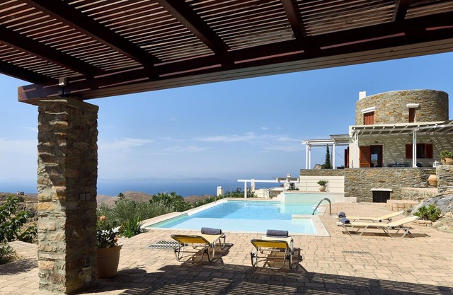 Hearty Pool - Comfortable Accommodation with Pool and Sea Views