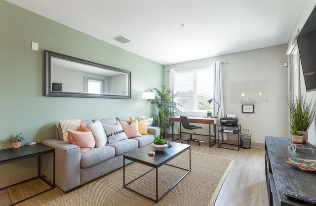 ⚜Heated Pool ⚜ 2King Bed ⚜ 100MB Wifi ⚜ Keurig⚜W/D