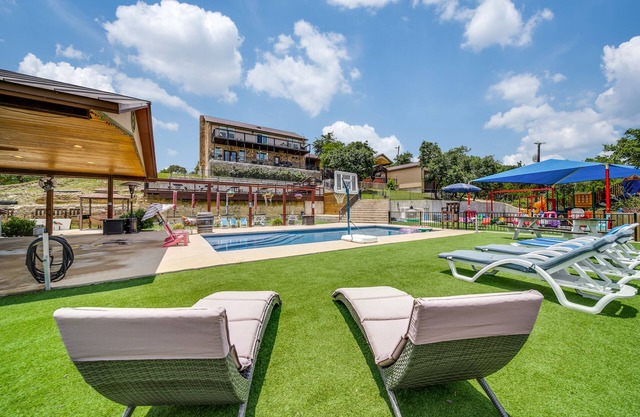 Heated Pool, Game-room Clubhouse, Hot tub, Playground, Views, Additional Cottage