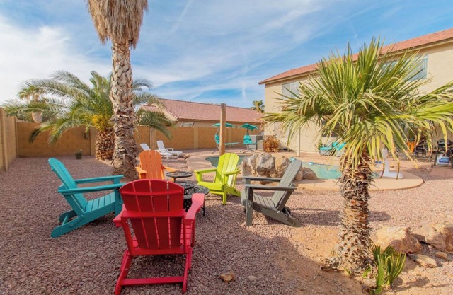 Heated Pool - King Bed - Firepit - Work Station