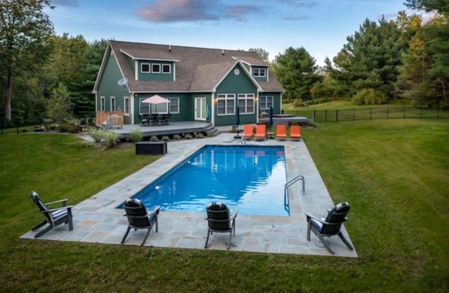Heated Pool open through October & Hot Tub!