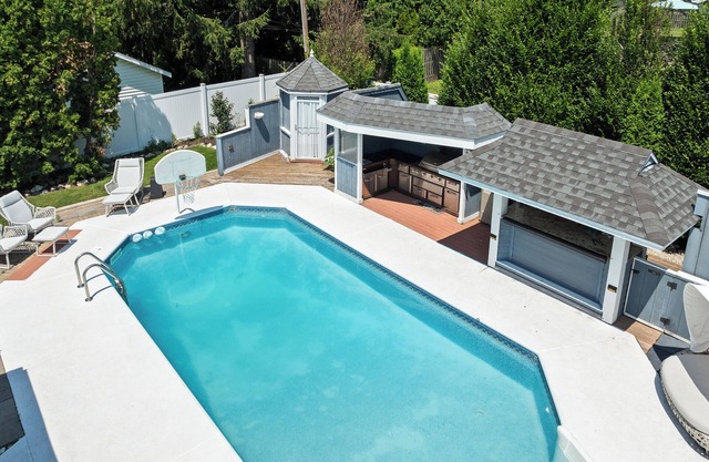 Heated Saltwater Pool |Outdoor Kitchen, Bar & TV |Poolside Seating |Gas Fireplace |Near Downtown