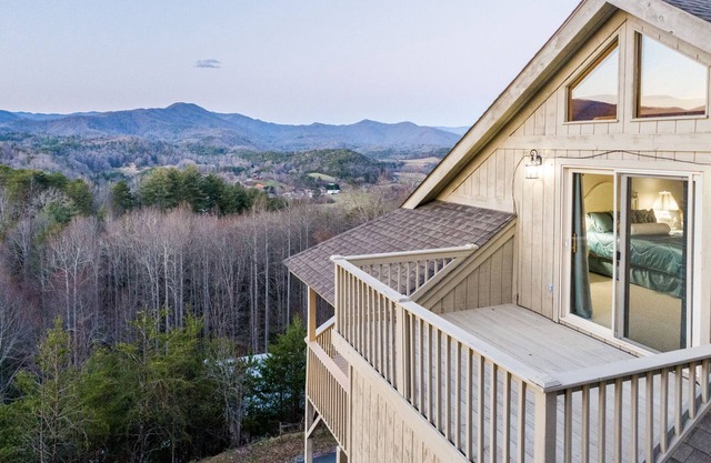 HEAVEN ON THE MOUNTAIN TOP! BRYSON CITY, NC 🥰😍😌4 MINUTES FROM TOWN!