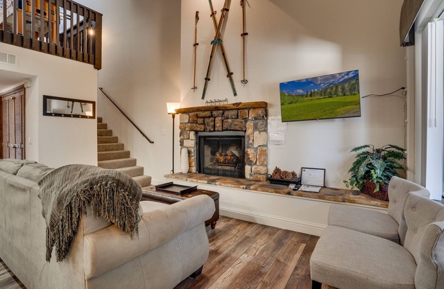 Heavenly Ski Condo, Modern, close to town, beaches and skiing (SL759U)