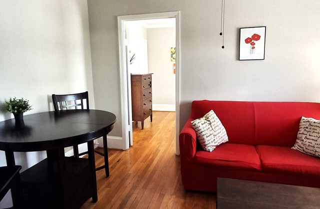 Heights comfy 1 bedroom close to everything!