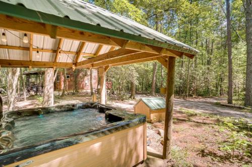 Helen Area Rustic Retreat about 5 Miles to Main Street