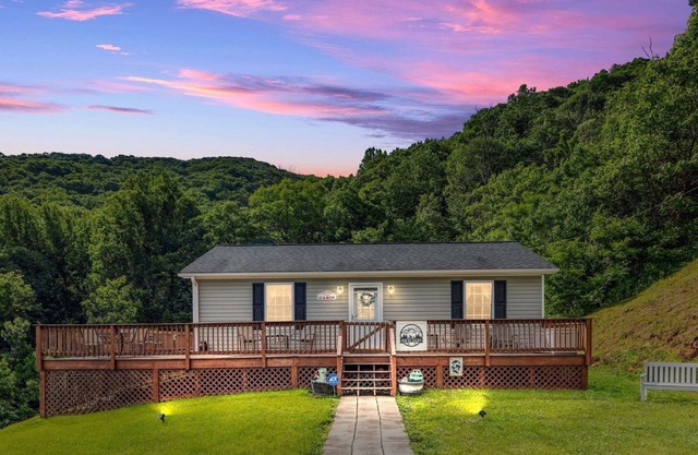 Helms Mountain Getaway with Hi Speed Internet
