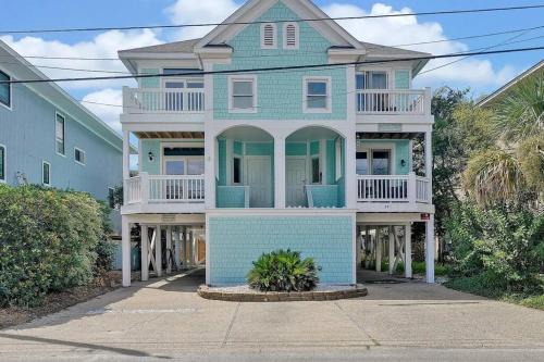 Henderson Haven 4 BR/3 BA Villa, Steps to Beach