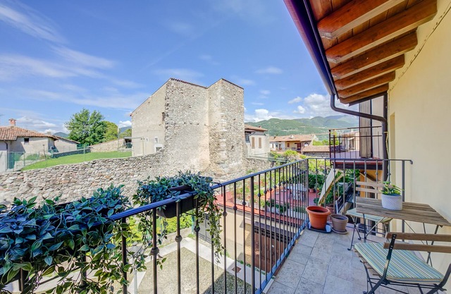 Henry-Historic Center 300m From Lake, San Felice del Benaco, Italy