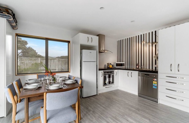 Heperi Haven - Waikanae Beach Holiday Home