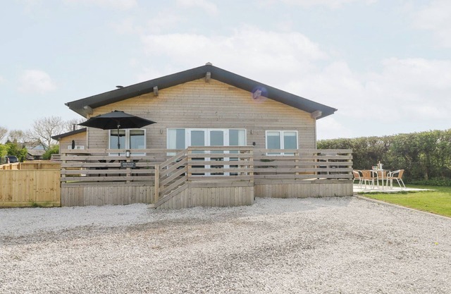 HERITAGE RETREAT, pet friendly, country holiday cottage in Monknash