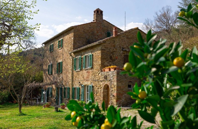 Heritage Tuscan Farmhouse with private swimming pool
