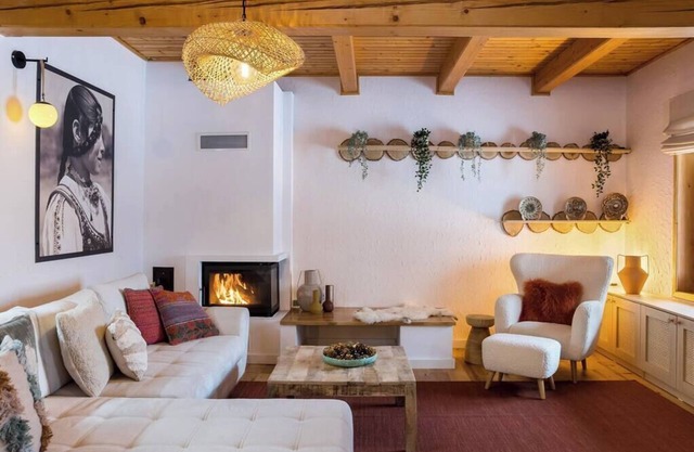 Heritage Villa Predelut - Fireplace and Baby Crib