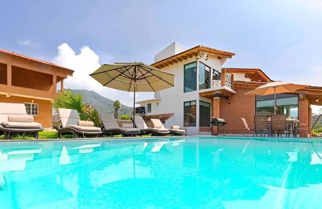 Hermosa Casa en San Gaspar con Vista al Lago