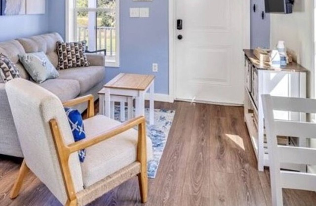 Heron's Nest Beach Cottage Pass Christian - Walk to Beach and Downtown!