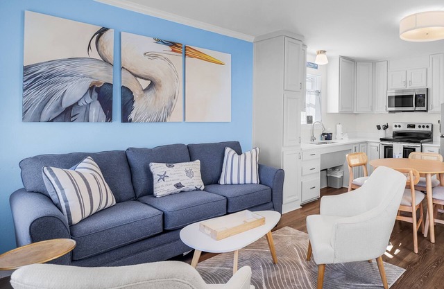 Heron's Nest Two Beach Cottage Pass Christian - Walk to Beach and Downtown!