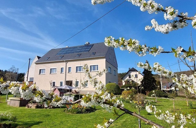 HERZstück Erzgebirge - Comfort vacation apartment with family bed & bathtub