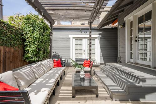HGTV Featured Modern Craftsman Mins2Beach GameRm
