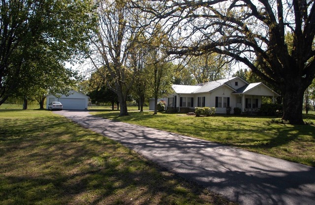 Hi Speed Internet Lawrenceburg TN area, Outdoor Living Space, Wk/Month Discounts