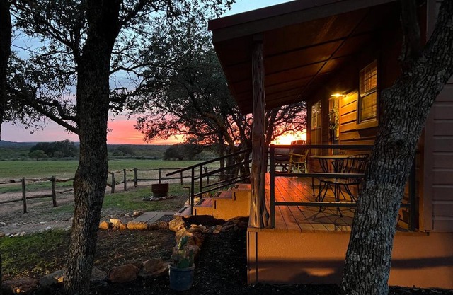 Hickory Ridge Hideaway Cabin - Romantic, Peaceful