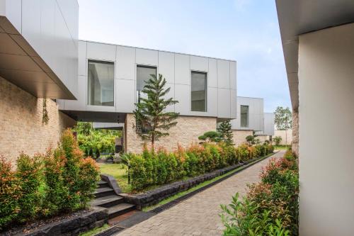 Hidden City Ubud - Peaceful Designer Stay with Private Pools, Wellness Club and Scenic Views