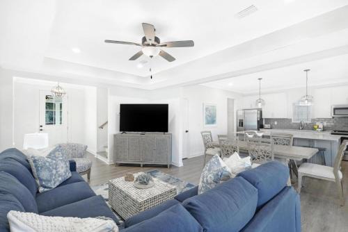 Hidden Gem! 3br/25ba Home/Pool/Near Beach/Slps 10