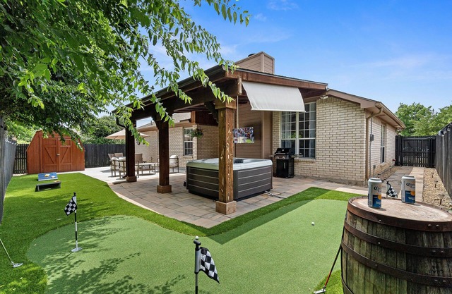 Hidden Gem in Fort Worth with Hot Tub & Mini Golf