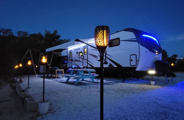 Hidden gem in Key Largo, bunk room, outdoor kitchen, 2 pools, laundry, 2 beaches