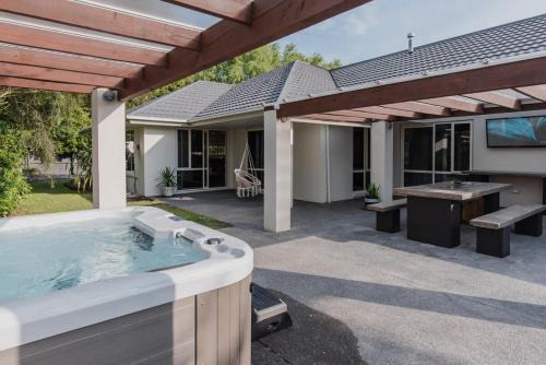 Hidden Gem of Christchurch - Sleeps 13