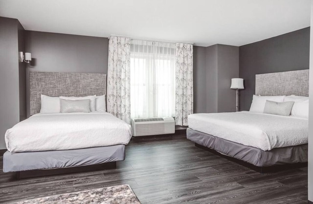 Hidden Gem of the Midwest l Group Stay, Two Relaxing Room with 2 Queen Beds