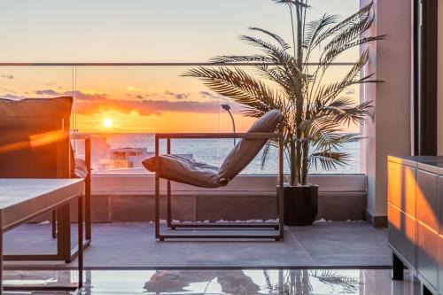 HiddenGems Residences 202 - The LXR Penthouse - Pool & Beach Steps