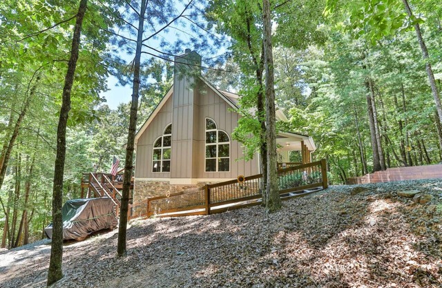 Hideaway in the Woods - Overton Lodge