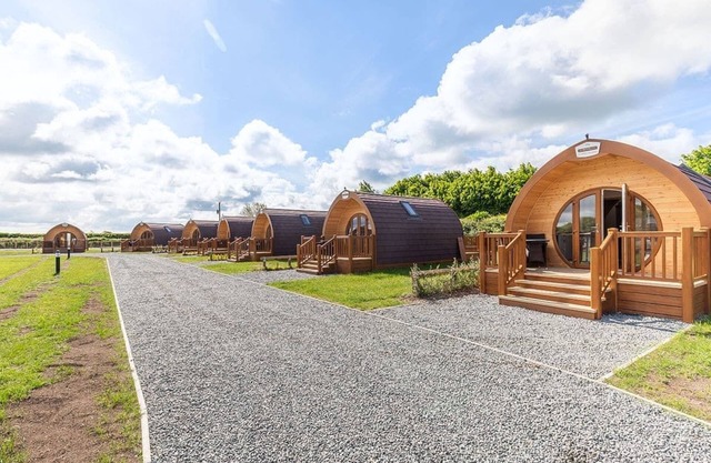High Farm Deluxe Pod (Hot Tub)