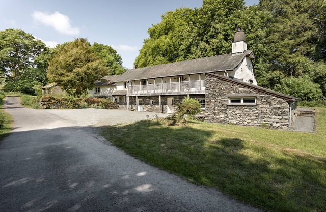 HIGH LINDETH, pet friendly, with open fire in Bowness-On-Windermere