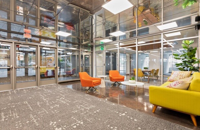 High Rated Power&Light Free Parking Views