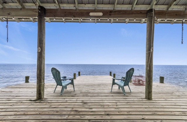 High Tide of Fairhope - Bayfront Water All the Way on Mobile Bay