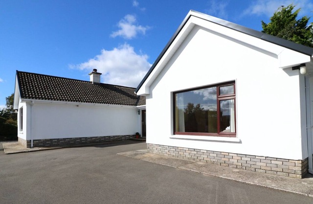 HIGH VIEW, family friendly, with open fire in Kenmare, County Kerry