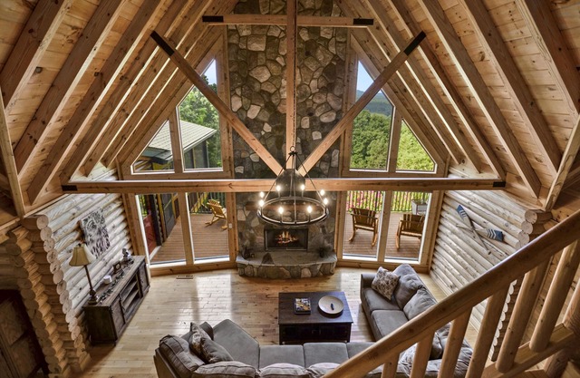 Highland Haven - 4200+ sf w/Hot Tub | Long Range Views | Billiards/Ping Pong