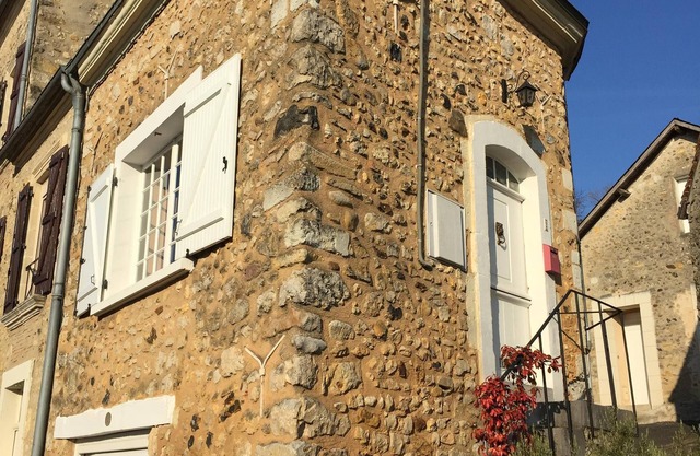Highly Rated, charming 14th century Toll House close to Solesmes and Sable