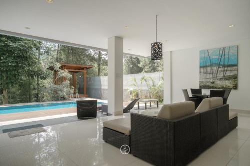 Hikari Hill View Villa 7 bedrooms with a private swimming pool and Billiard