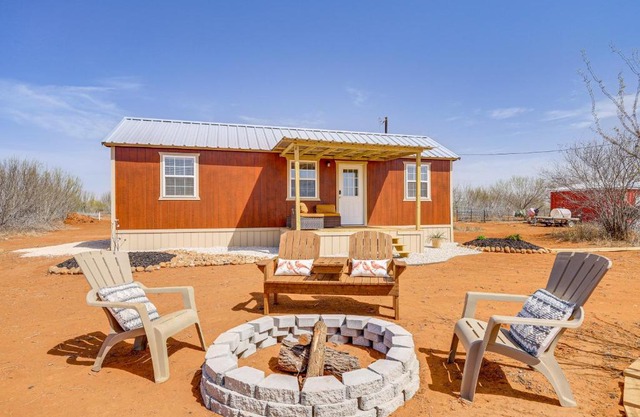 Hike, Hunt and Fish Pet-Friendly Studio in Dilley!