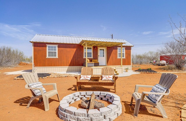 Hike, Hunt & Fish: Pet-Friendly Studio in Dilley!