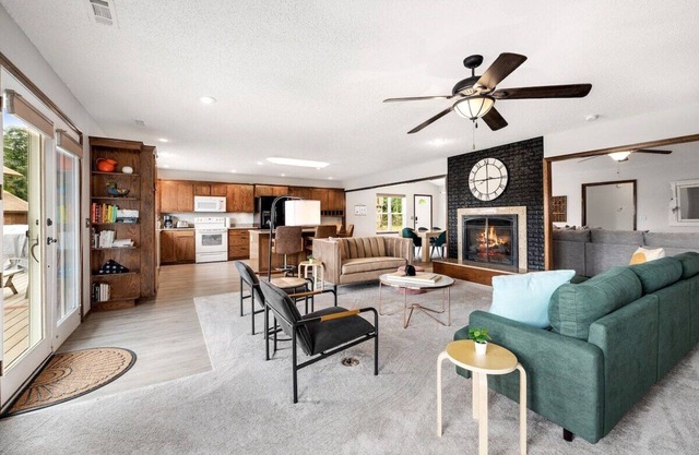 Hillside Hideaway - Lake Access