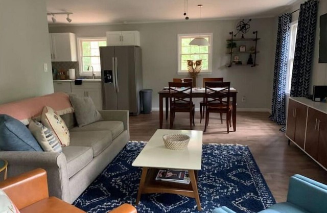 Hillside Hideaway -Private- .8 to Covington square