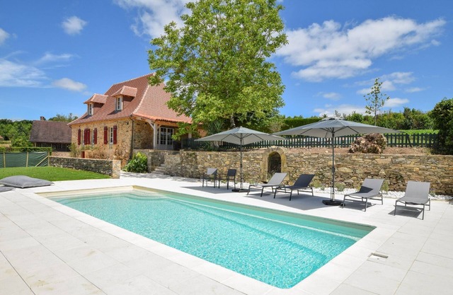 Hilltop Cottage with Pool