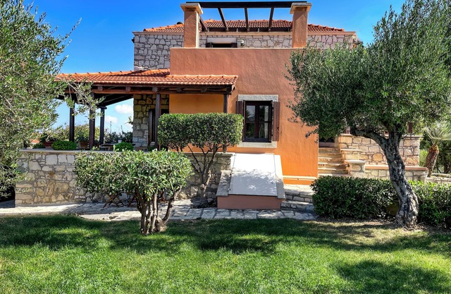 Hilltop Retreat Stunning Views Near Knossos