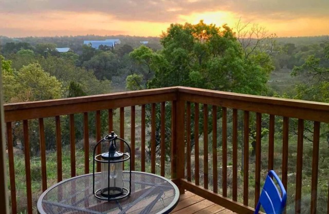Hilltop Retreat | Romantic Views + Outdoor Firepit