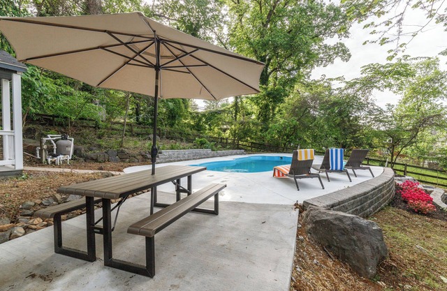 Hilltop Retreat w/Pool, Games & Sunroom