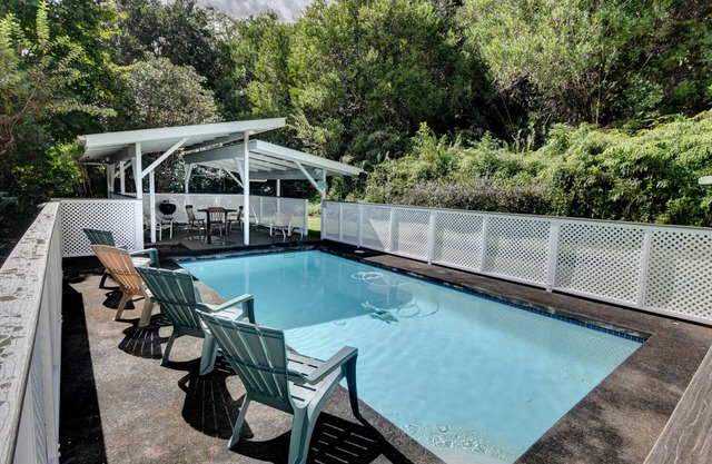 Hilltop Views! Backyard Pool, 3 Bedrooms/3 Baths. Gentle Breezes. Very Private.